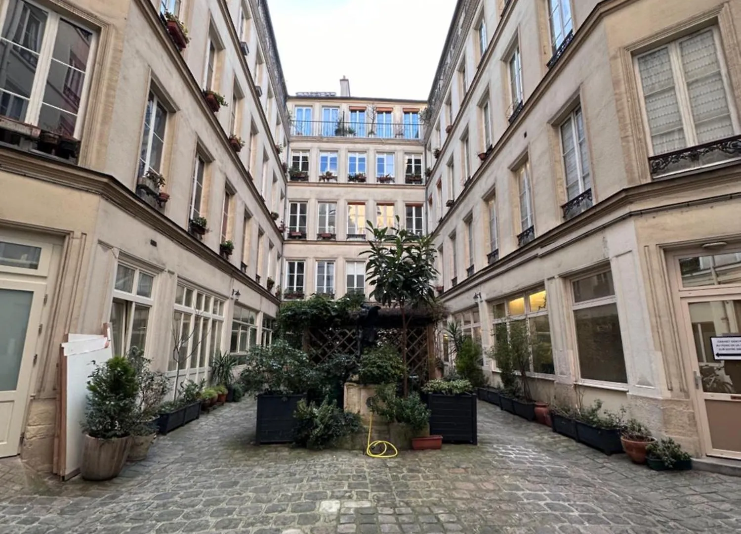 Marais Rooftop Studio - Metro Filles Du Calvaire Apartment Paris
