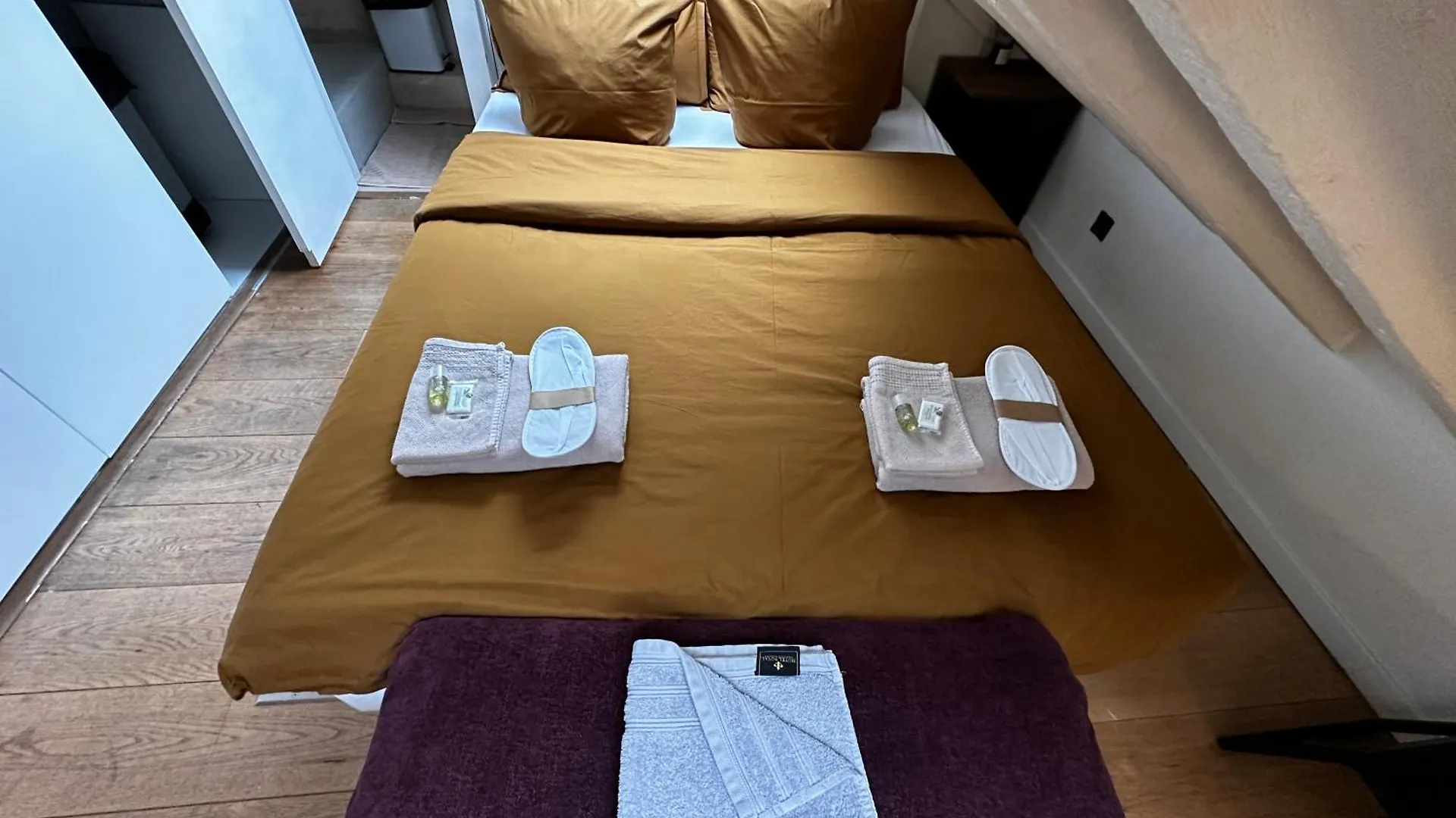 Marais Rooftop Studio - Metro Filles Du Calvaire Apartment Paris 0*,  France